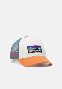 PATAGONIA P-6 LOGO LOPRO TRUCKER HAT Cappellino con visiera cod. 38283