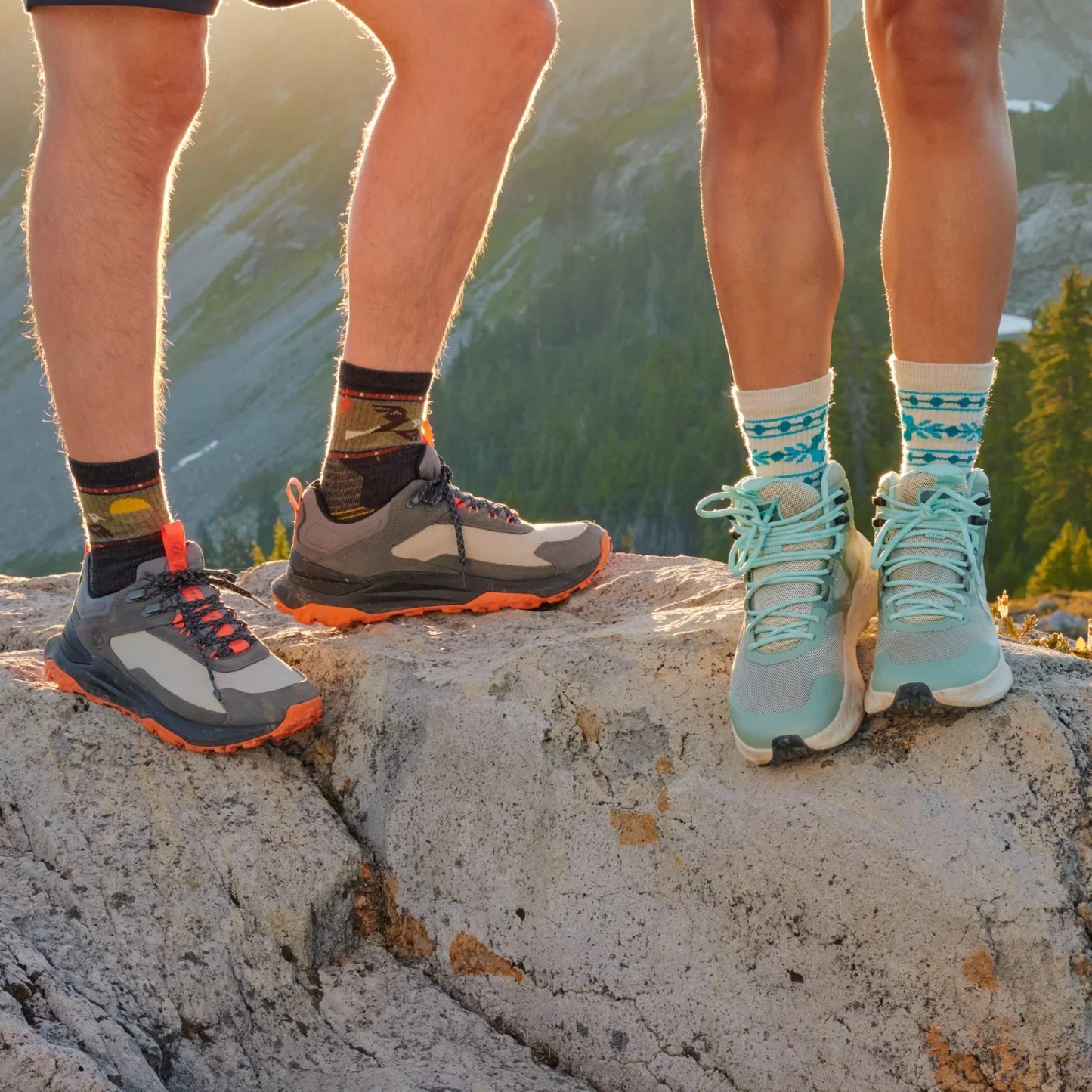 Smartwool - Women's Hike Light Cushion Retro Floral Mid Crew Socks - Moonbeam
